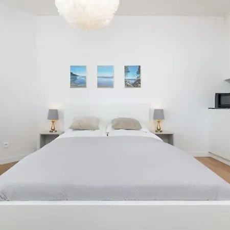 Beachfront Holiday Apartment, Sauna, Swimming Pool