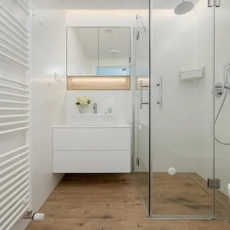 Beachfront Holiday Apartment, Sauna, Swimming Pool Appartement