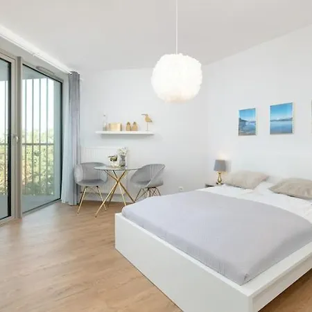 Beachfront Holiday Apartment, Sauna, Swimming Pool Appartement *