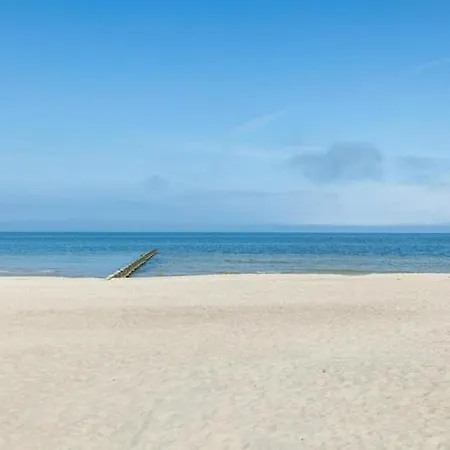 Beachfront Holiday Apartment, Sauna, Swimming Pool Appartement