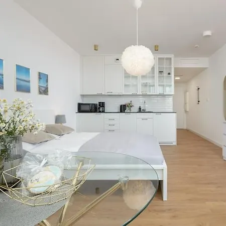 Appartement Beachfront Holiday Apartment, Sauna, Swimming Pool *