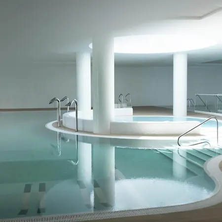 Beachfront Apartment, Sauna, Swimming Pool *