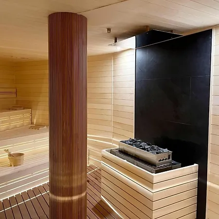 Beachfront Apartment, Sauna, Swimming Pool Lägenhet