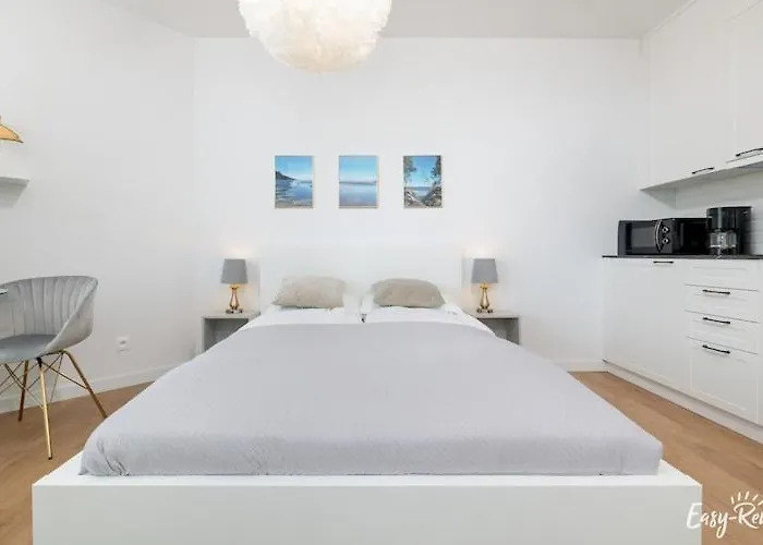 Beachfront Holiday Apartment, Sauna, Swimming Pool