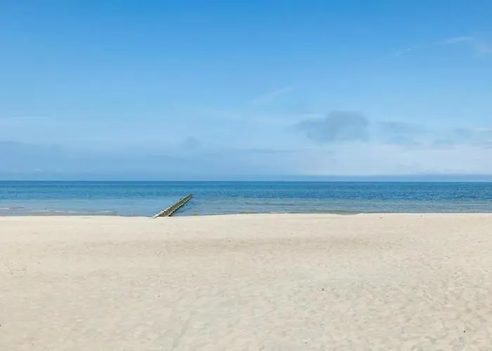 Beachfront Holiday Apartment, Sauna, Swimming Pool Appartement